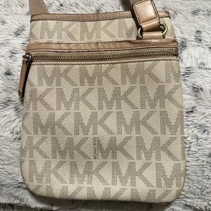 Michael Kors small purse/crossbody good condition